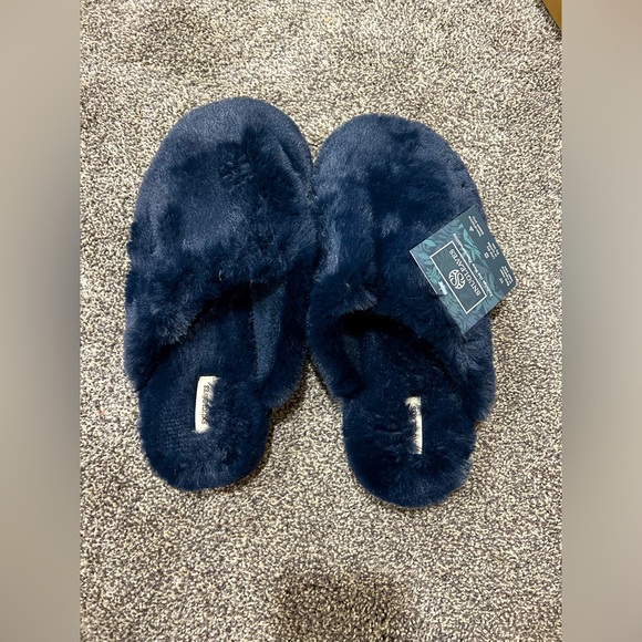 NWT navy blue memory foam slippers- size us 9-10 - Picture 1 of 7